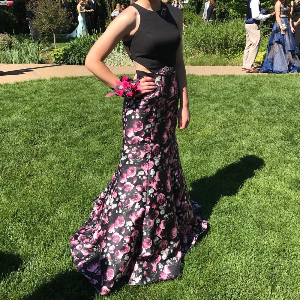 Black/pink Floral Trumpet Prom Dress